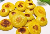 宝宝辅食食谱   奶香蛋黄小饼的做法