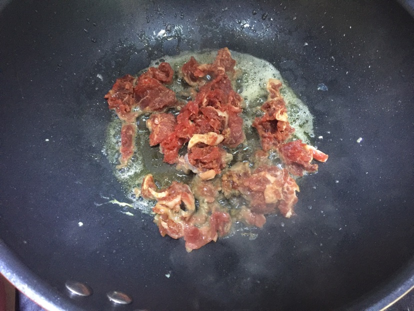 香煎牛肉烩金针菇的做法图解2