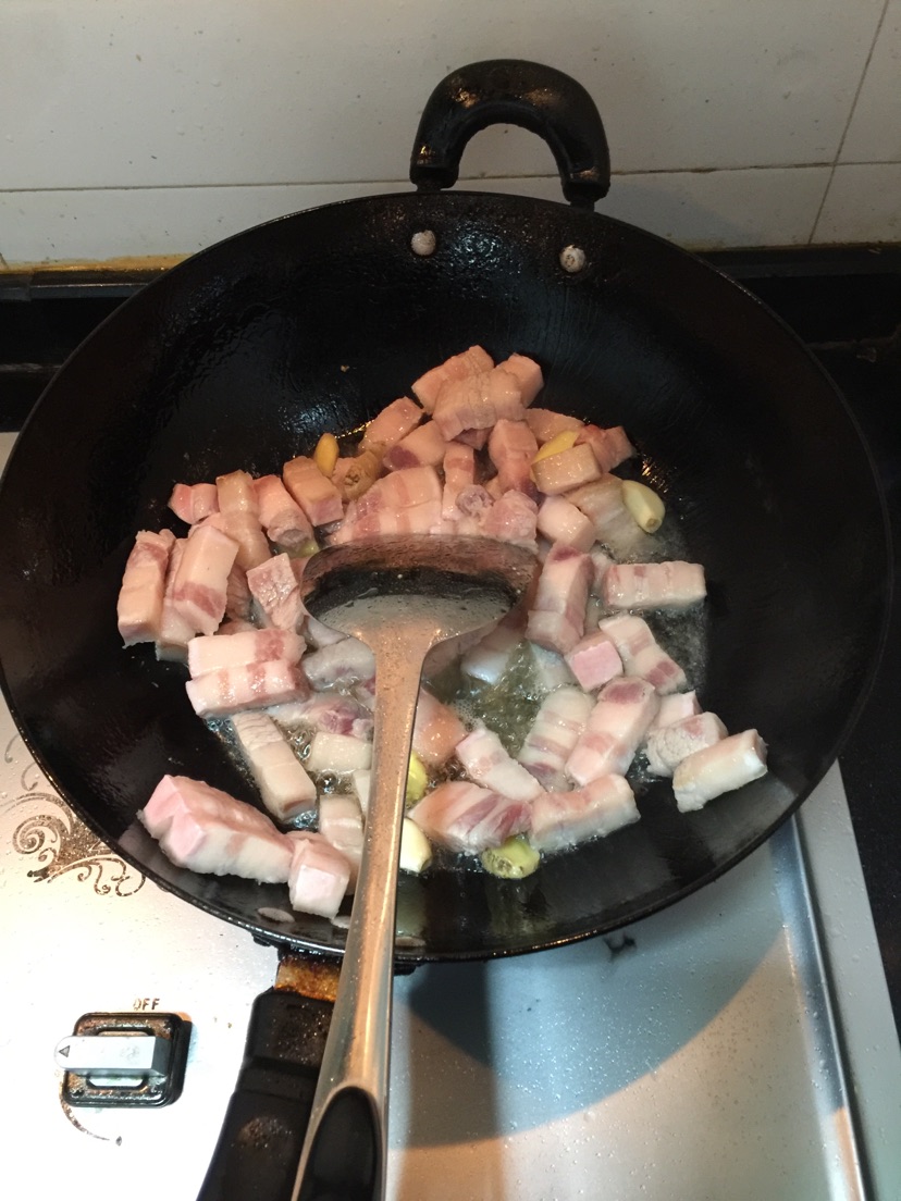 豆角炖肉的做法图解1