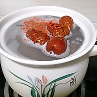 莲藕煲骨头汤的做法图解3