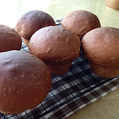 蘑菇小面包～肉桂葡萄馅