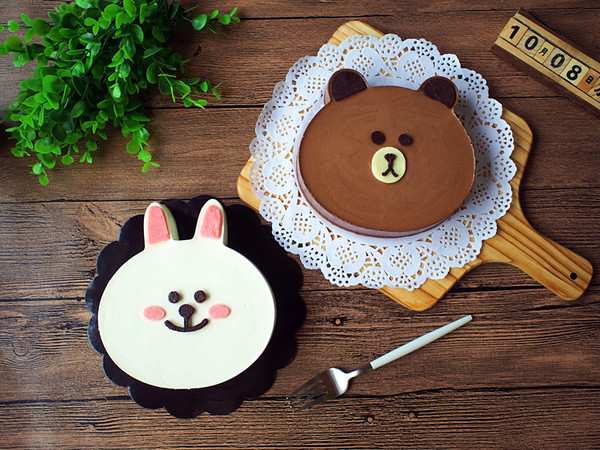 布朗熊&可妮兔（巧克力&酸奶慕斯蛋糕）