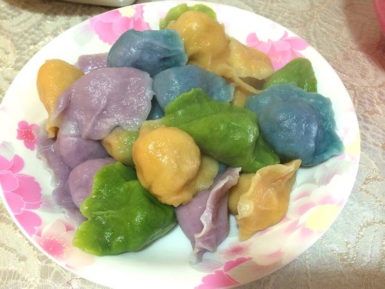 多彩的世界，多彩的水饺的做法