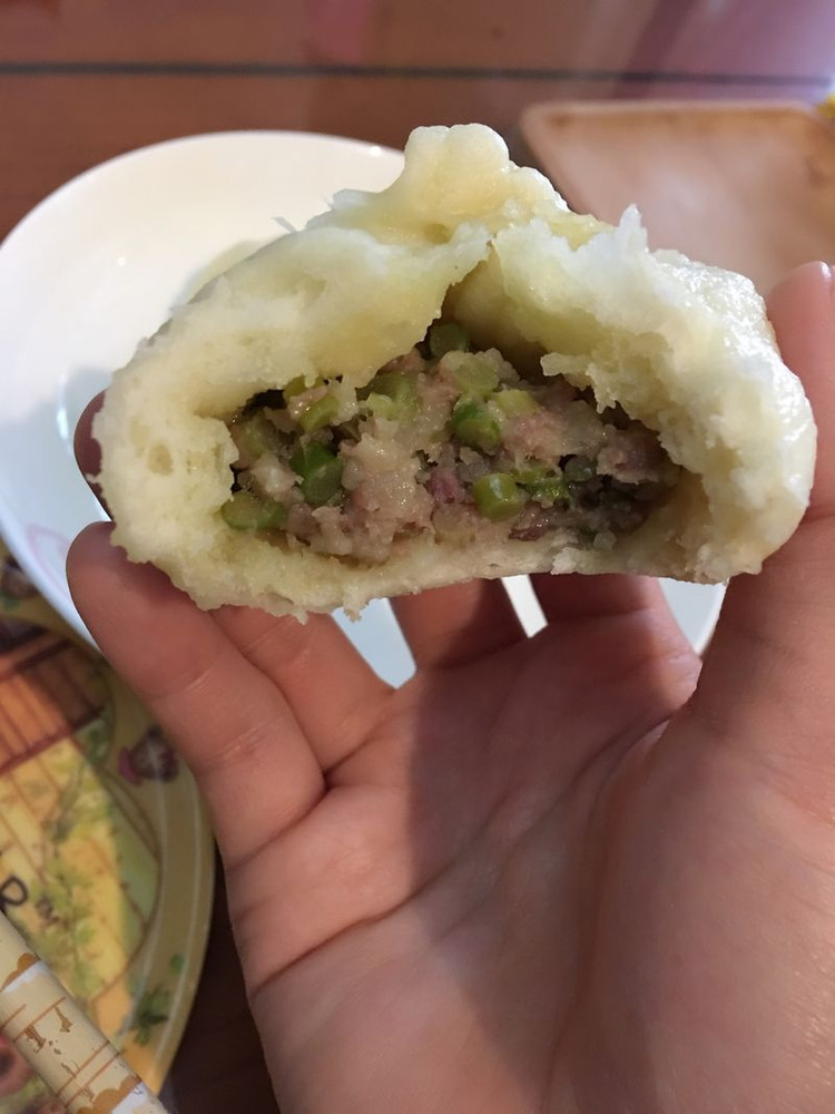 蒜苔肉馅包子的做法