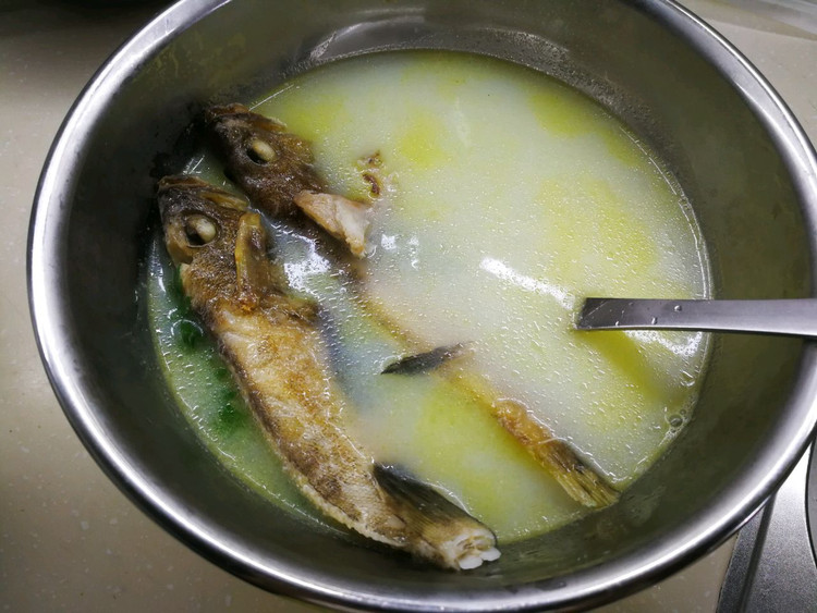香浓石斑鱼汤的做法