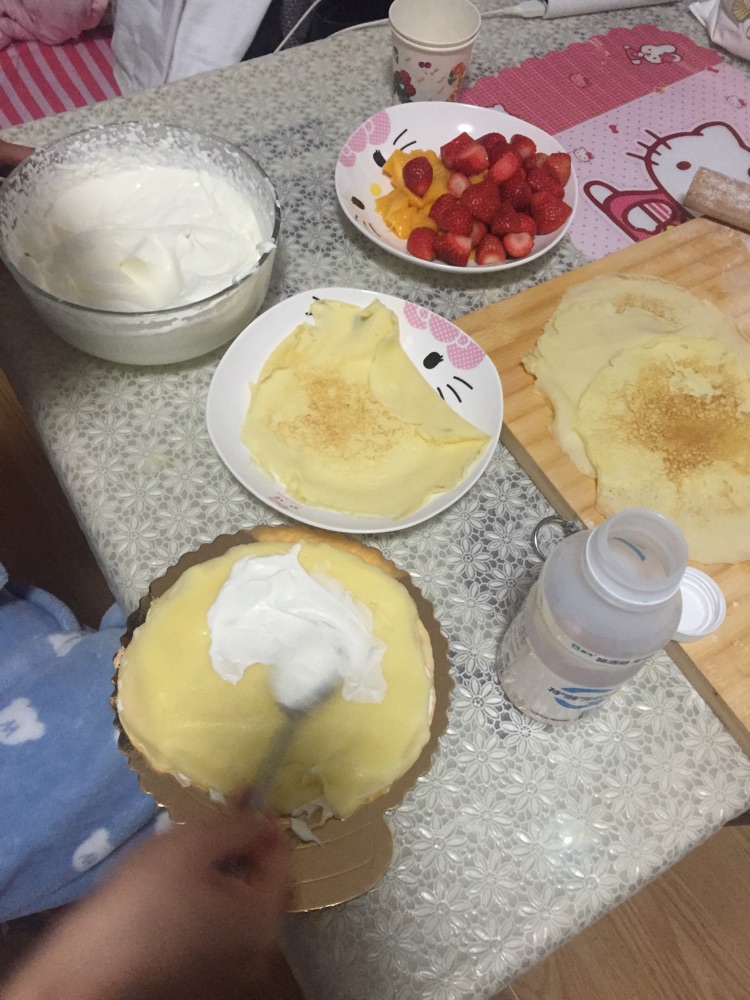 草莓芒果班戟蛋糕的做法图解1