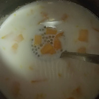 牛奶芒果西米露的做法图解3