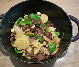 松茸土豆炒肉片的做法