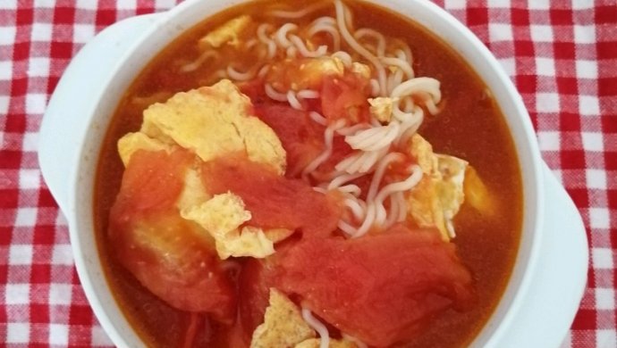 快速易操作的美味番茄鸡蛋汤面