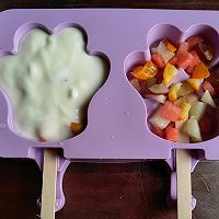 #我的夏日味道vlog#水果酸奶雪糕的做法图解3