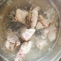 排骨玉米萝卜汤#春天不减肥 ，夏天肉堆堆#的做法图解2