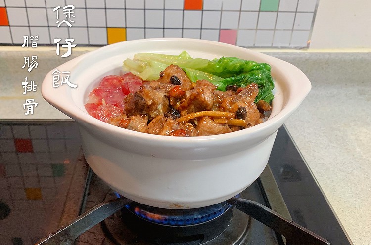 简单快手腊肠排骨煲仔饭的做法