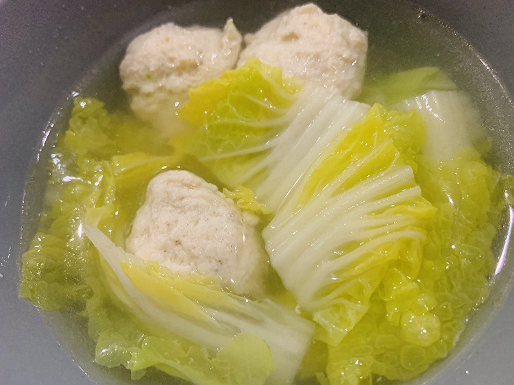 鸡肉丸子娃娃菜汤的做法