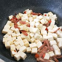 #太太乐鲜鸡汁芝麻香油#新年菜之培根煨豆腐的做法图解4