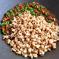 【创意小厨娘】经典川菜——鸡米芽菜，让你忍不住多吃一碗米饭。的做法图解12