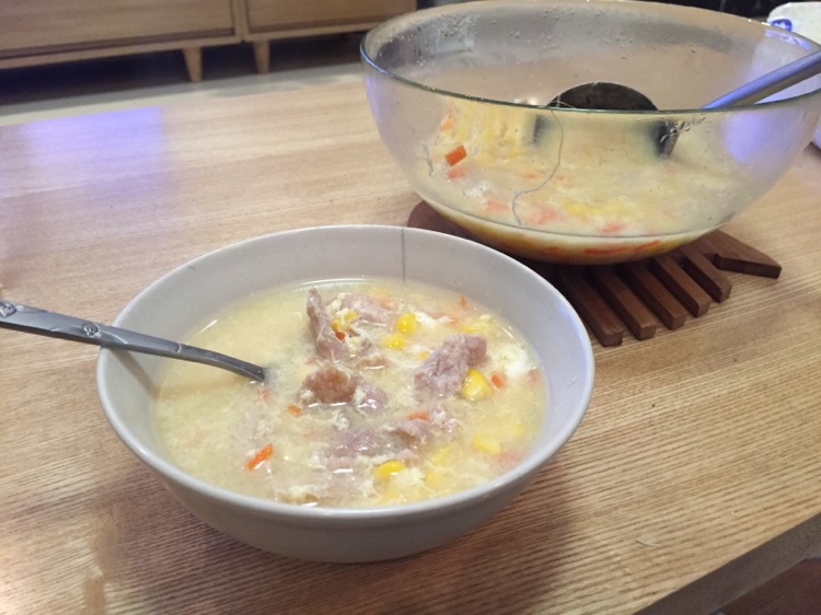 玉米萝卜瘦肉汤