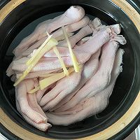 五香酸辣醋鸭掌的做法图解4