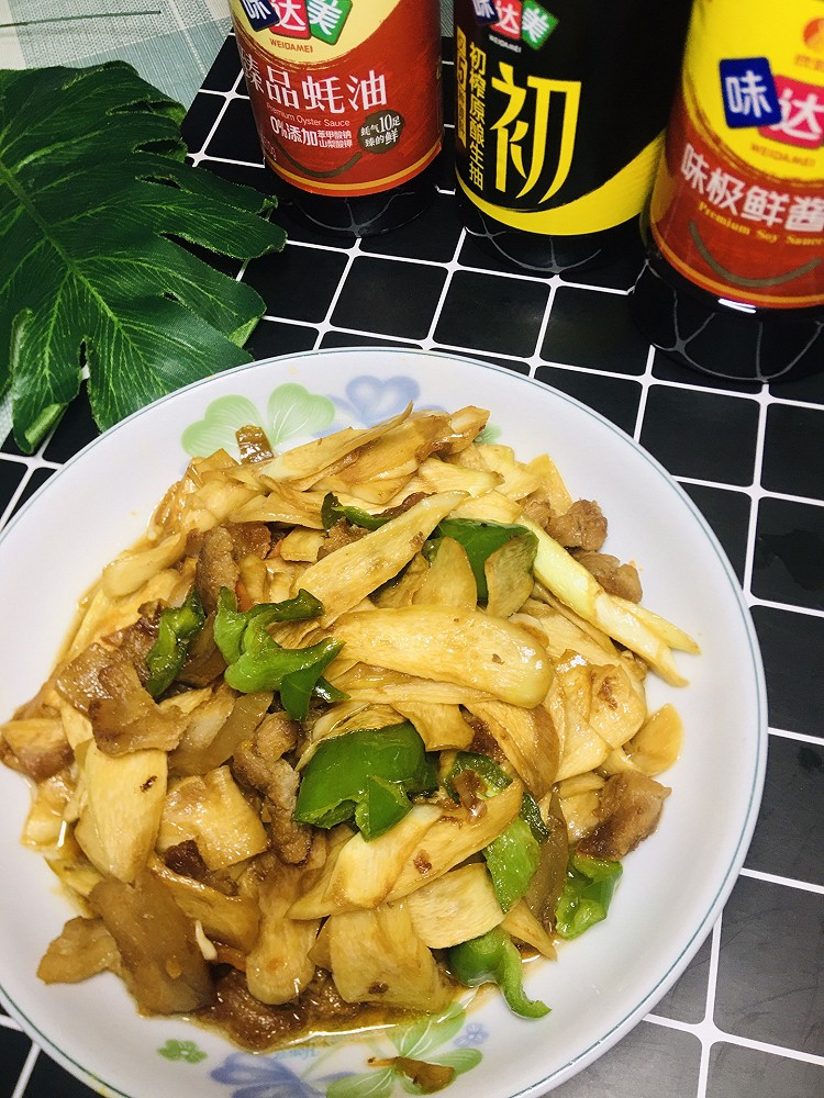 五花肉炒茭白的做法