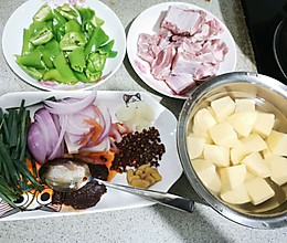 麻辣香锅土豆排骨的做法