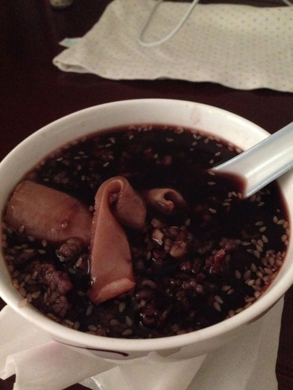 鱼胶黑糯米甜汤