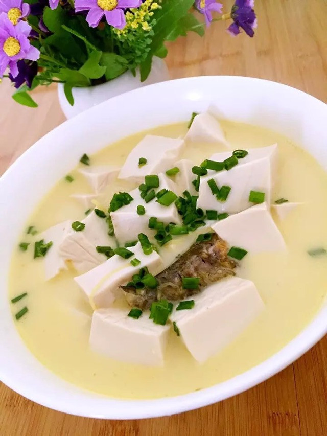鱼头鱼尾豆腐汤的做法