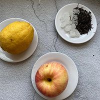 简单快手减肥柠檬苹果红茶的做法图解1
