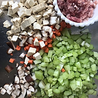 #夏日撩人滋味#肉末芹菜小炒的做法图解2