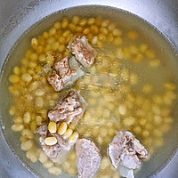排骨黄豆苦瓜汤的做法图解1