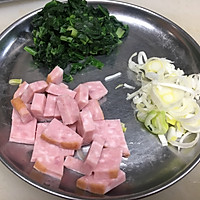 菠菜火腿炒饭的做法图解1