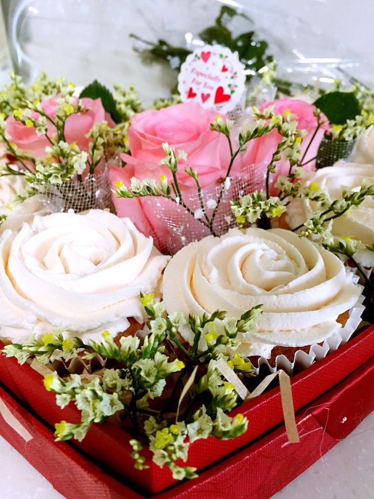 玫瑰花蛋糕礼盒的做法