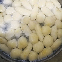 肉沫虾米炒土豆泥丸子的做法图解6