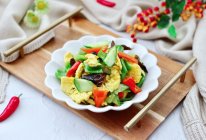 #美食视频挑战赛#鸭蛋黄瓜炒双椒的做法