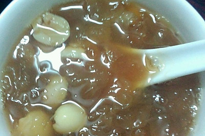 雪耳莲子百合糖水