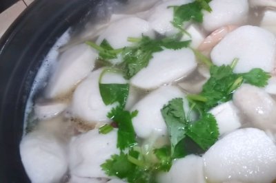 砂锅鱼丸豆腐菌菇汤