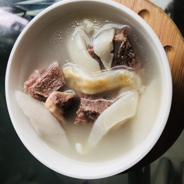 鳘鱼胶淮山排骨汤的做法
