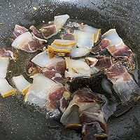 腊肉烧油豆腐的做法图解2