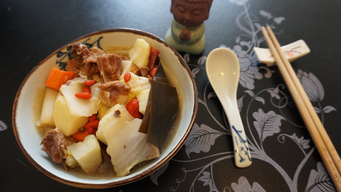 白菜海带炖排骨（可加土豆胡萝卜）