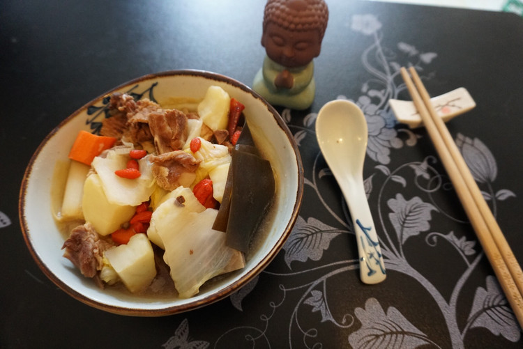 白菜海带炖排骨（可加土豆胡萝卜）的做法