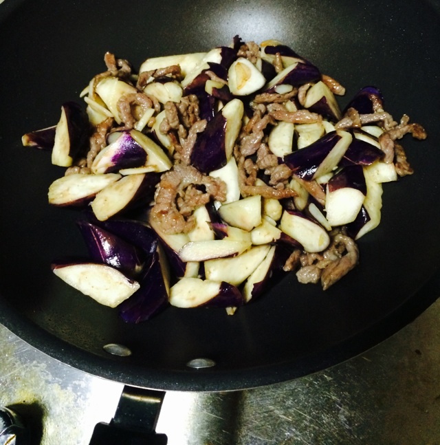 微辣蒜蓉茄子烧肉|超下饭的做法图解3