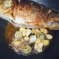 入味不粘锅：红烧鲤鱼的做法图解6
