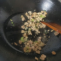 香菇鸡腿丁焗饭的做法图解3