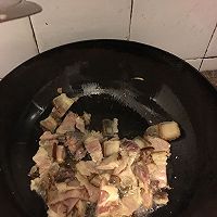 蒜苗豆干炒腊肉的做法图解5