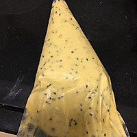 黑芝麻蛋黄饼的做法图解5