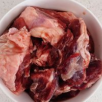 最简单的牛排骨蒸芋头的做法图解3