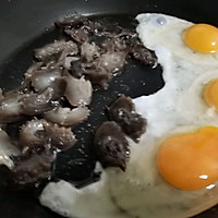 小白也能做的快手菜——海参炒鸡蛋的做法图解4