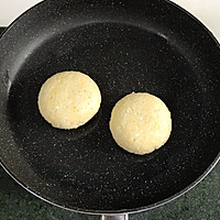 蛋黄肉松芝士饭团的做法图解8