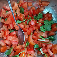 番茄臘腸沙拉的做法图解2