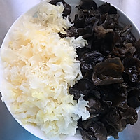 大蒜炒双耳的做法图解1