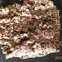 简单的下饭菜(酸菜肉饼)的做法图解3