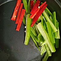 柿子青椒炒肉的做法图解2